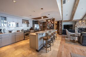 Three Bedroom Mountain Chic 6th Floor Penthouse with Amazing View 3 Co