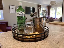 Hollicarrs - Dragonfly Lodge