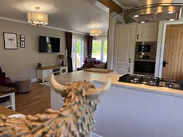 Hollicarrs - Dragonfly Lodge