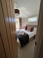 Hollicarrs - Dragonfly Lodge