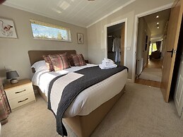 Hollicarrs - Dragonfly Lodge