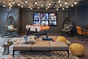 Moxy Lyon Airport