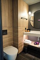 Moxy Lyon Airport