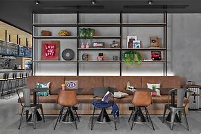 Moxy Lyon Airport