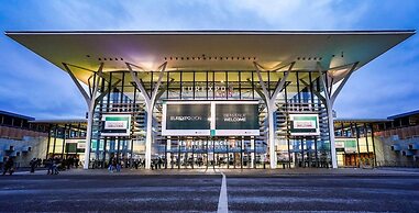 Moxy Lyon Airport