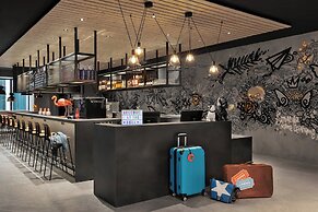 Moxy Lyon Airport