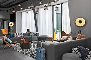 Moxy Lyon Airport