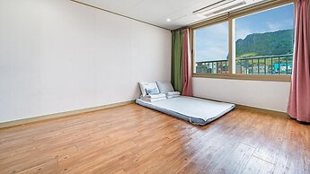 Seogwipo Seongsanposarang Pension