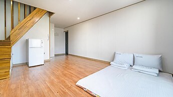 Seogwipo Seongsanposarang Pension