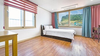 Seogwipo Seongsanposarang Pension