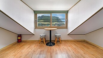 Seogwipo Seongsanposarang Pension