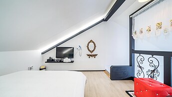 Namhae Opera House Pension