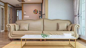 Yeosu Dulggot Pension