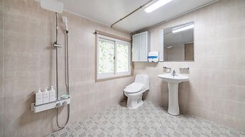 Yeosu Dulggot Pension