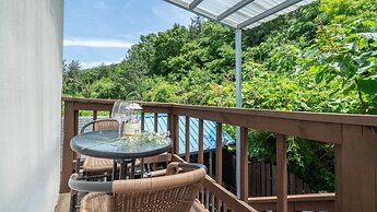 Yeosu Dulggot Pension