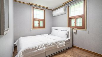 Yeosu Dulggot Pension