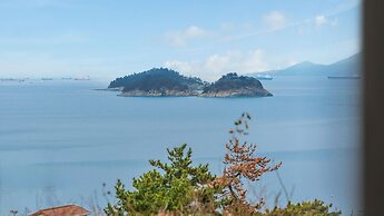 Yeosu Dulggot Pension