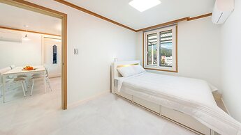 Yeosu Dulggot Pension