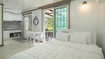 Yeosu Dulggot Pension