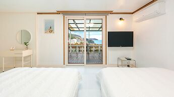 Yeosu Dulggot Pension