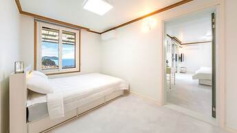 Yeosu Dulggot Pension