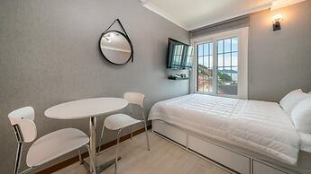 Yeosu Dulggot Pension