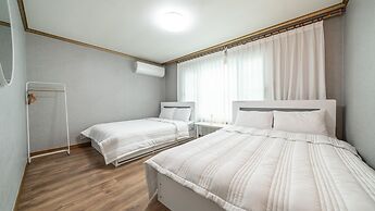 Yeosu Dulggot Pension