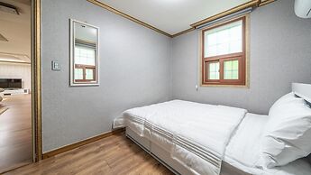 Yeosu Dulggot Pension