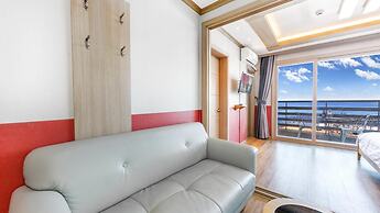 Yangyang Haettuneonchangmoon Pension