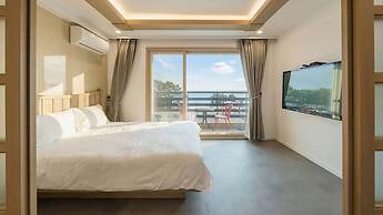Yangyang Haettuneonchangmoon Pension