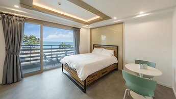 Yangyang Haettuneonchangmoon Pension