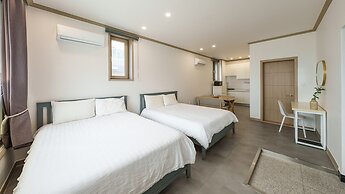 Yangyang Haettuneonchangmoon Pension
