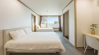 Yangyang Haettuneonchangmoon Pension