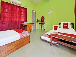 OYO 90278 Redzwan's Beach Resort