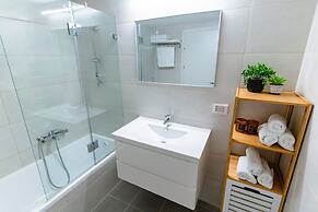 Panoramic Seaview Balcony Escape by Sea N Rent