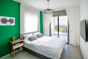 Panoramic Seaview Balcony Escape by Sea N Rent