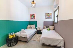 Panoramic Seaview Balcony Escape by Sea N Rent