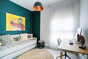 Panoramic Seaview Balcony Escape by Sea N Rent