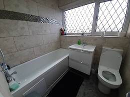 Lovely 5-bed House in Essex