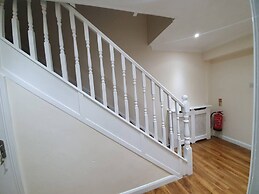 Lovely 5-bed House in Essex