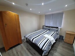 Lovely 5-bed House in Essex