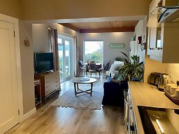 Ballygally Seaview and Garden 1 Bedroom Hideaway