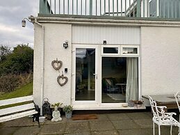 Ballygally Seaview and Garden 1 Bedroom Hideaway