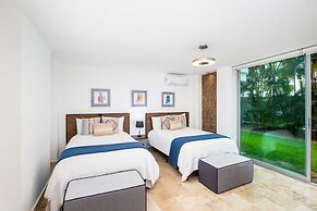 Condo Terra 13 by Kivoya