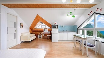 Namhae Montmartre Pension