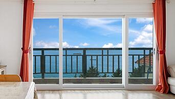 Namhae Montmartre Pension