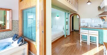 Ganghwa Hana & Alice spa Pension