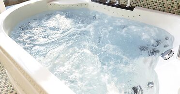 Ganghwa Hana & Alice spa Pension