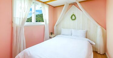 Ganghwa Hana & Alice spa Pension