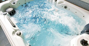 Ganghwa Hana & Alice spa Pension